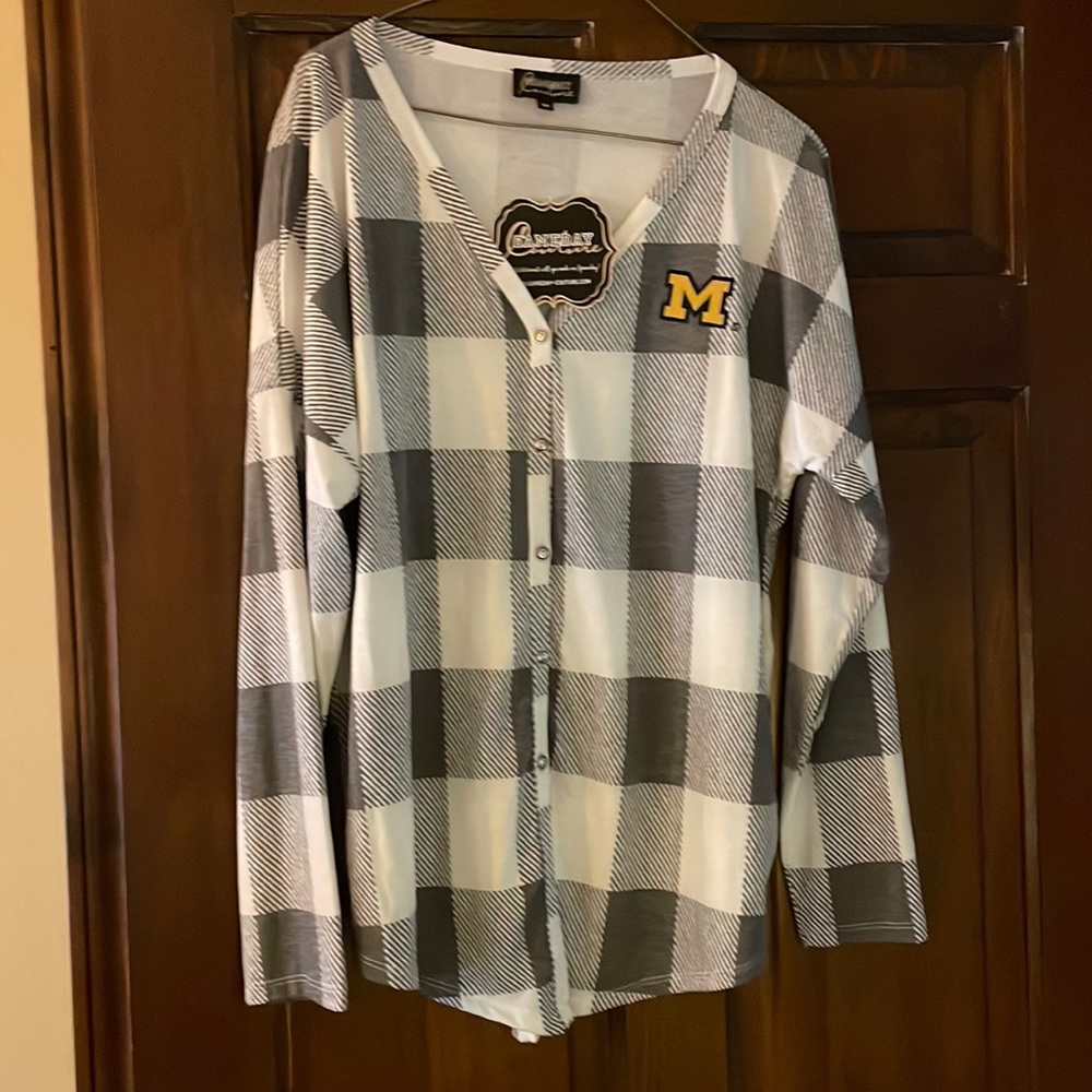 Game day couture University of Michigan button-down gray and white sz M